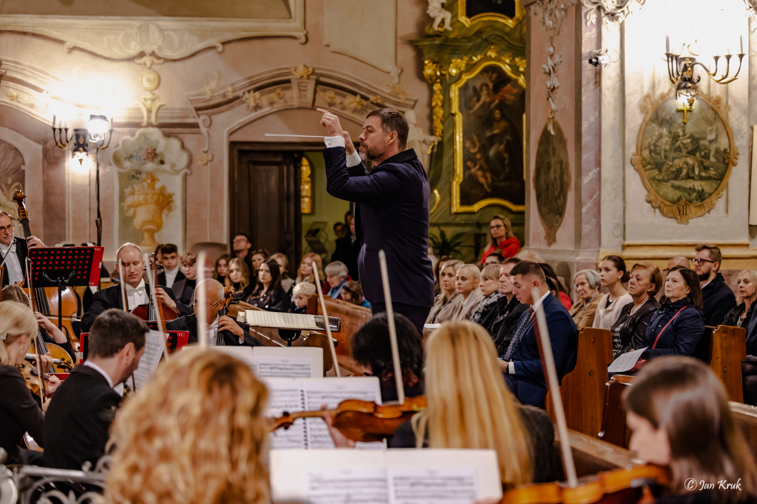 Oratorium "Stworzenie świata" w wykonaniu chóru i orkiestry Filharmonii Opolskiej pod dyrekcją Przemysława Neumanna